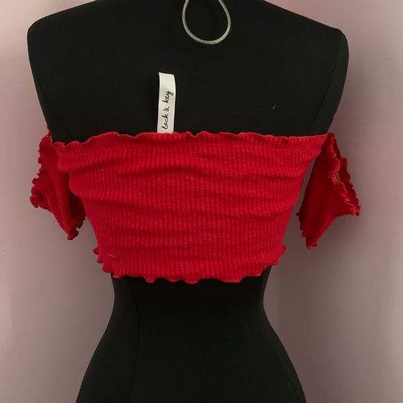 Red off the shoulder crop top - Picture 2 of 3